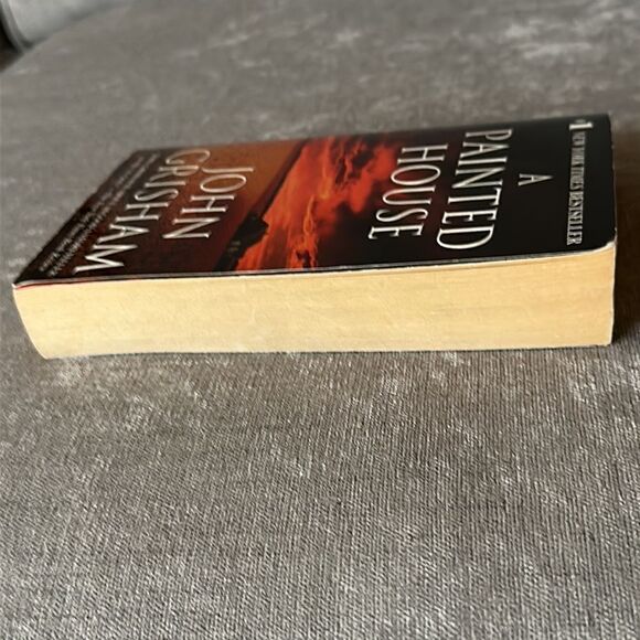 “A Painted House” a paperback by John Grisham! - Picture 5 of 6